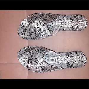 Snake design sandals